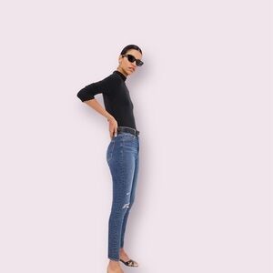 NWT gap high rise true skinny distressed ankle jeans. size 24
